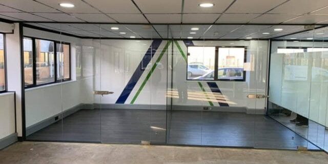 Glazing partition office